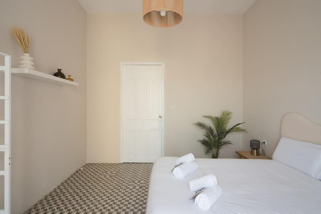 Apartment Mosaic Giralda Sevilla Bagian luar foto