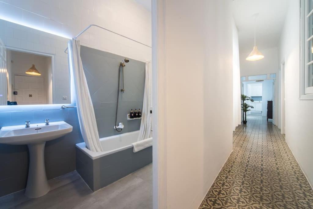 Apartment Mosaic Giralda Sevilla Bagian luar foto