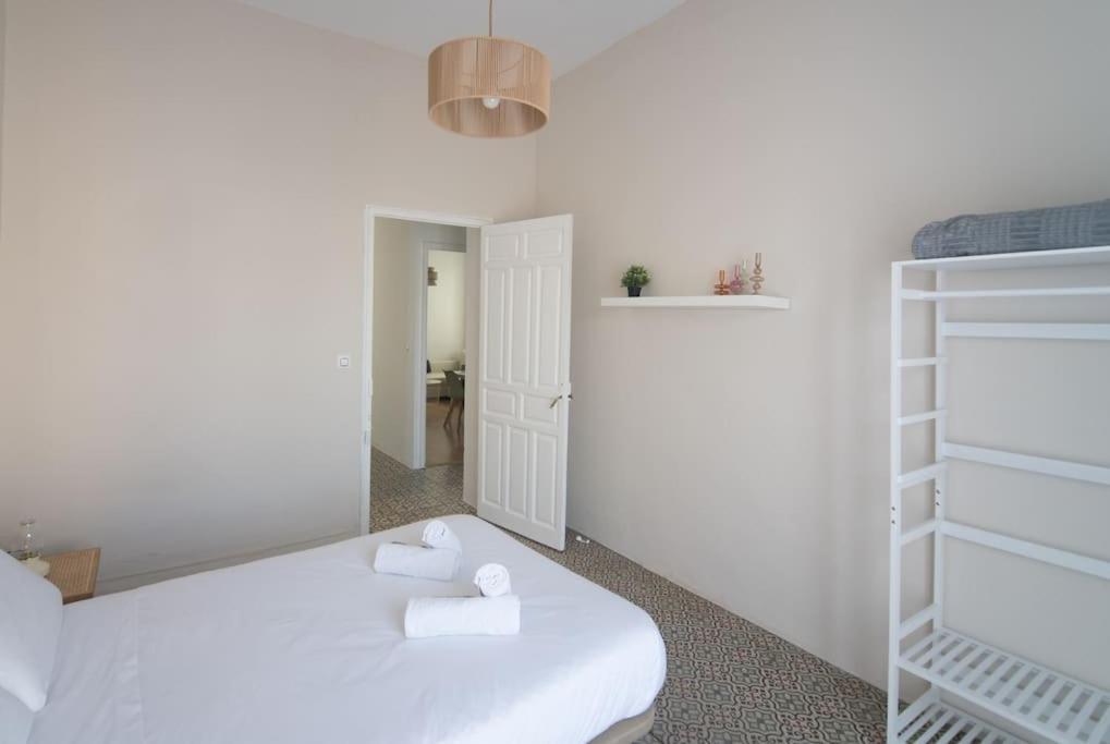 Apartment Mosaic Giralda Sevilla Bagian luar foto