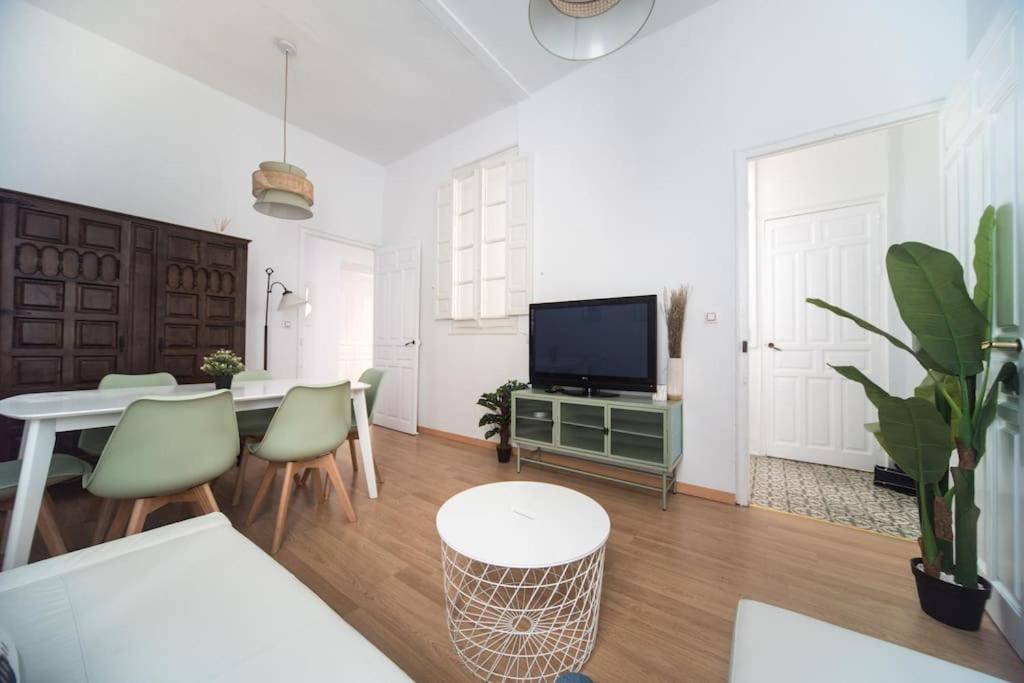 Apartment Mosaic Giralda Sevilla Bagian luar foto